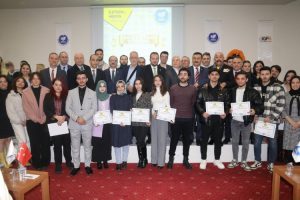 Bursa’da İletişim ve Medya Akademisi’nde sertifika heyecanı