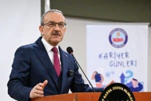 Kocaeli Valisi Seddar Yavuz öğrencilerle buluştu