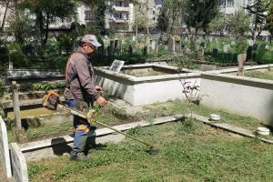 Sakarya’da mezarlıklar bayrama hazırlanıyor