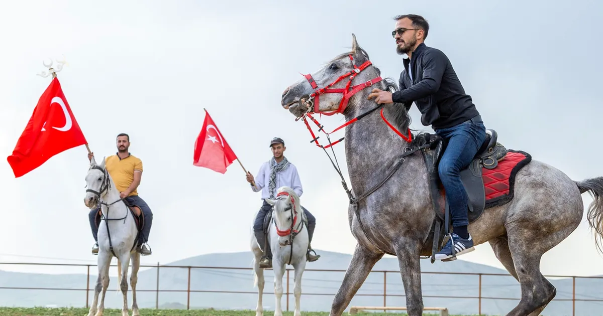 anadolu-selcuklu-fotograf-derneginden-atli-safari-keyfi-HR22vPvK.webp