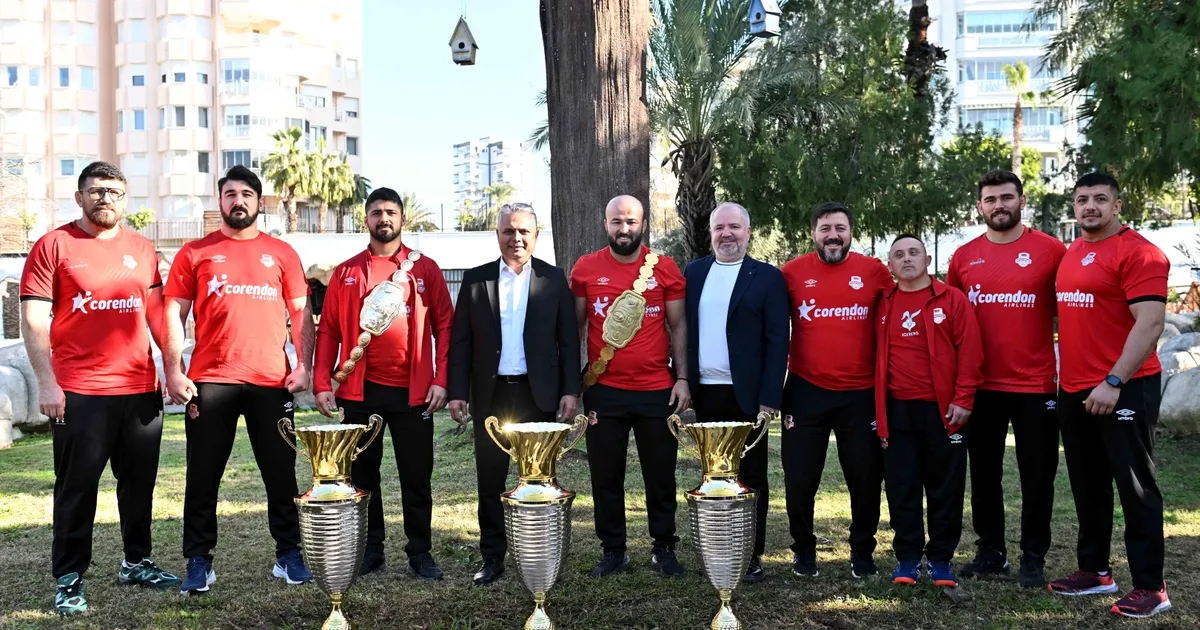 antalya-muratpasa-spor-kulubunde-gorev-bolumu-yapildi-KCdyf183.webp