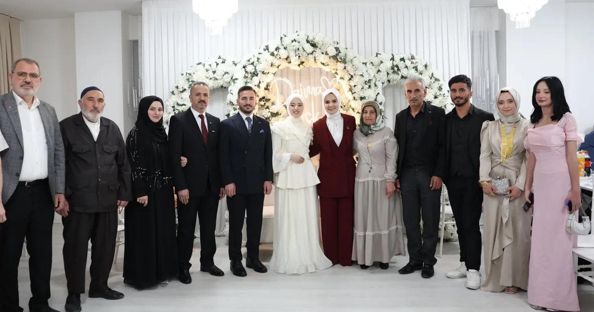 bakan-goktas-gence-kiz-istedi-jZn5Kg6t.webp