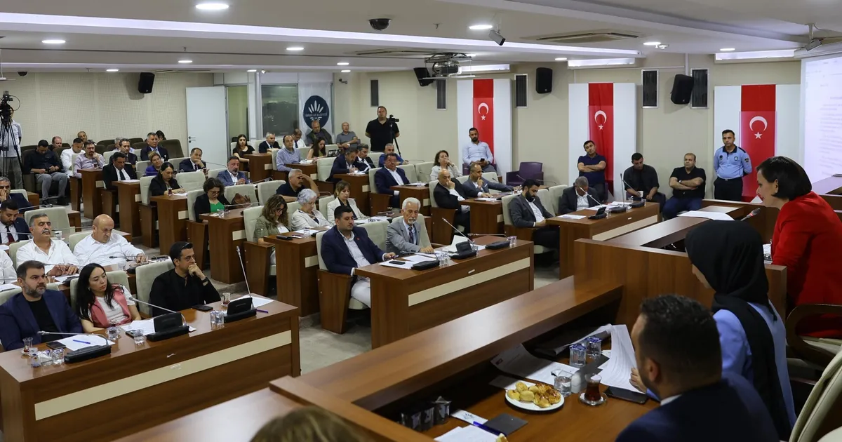 baskan-kinaydan-emek-ve-halk-vurgusu-DOAcQYG2.webp