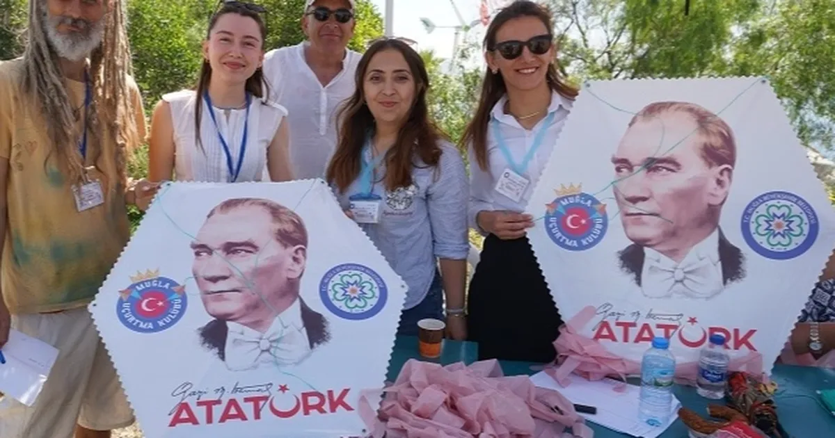 bodrumda-ataturk-ucurtmalari-gokyuzunu-susledi-zwDAtqJA.webp