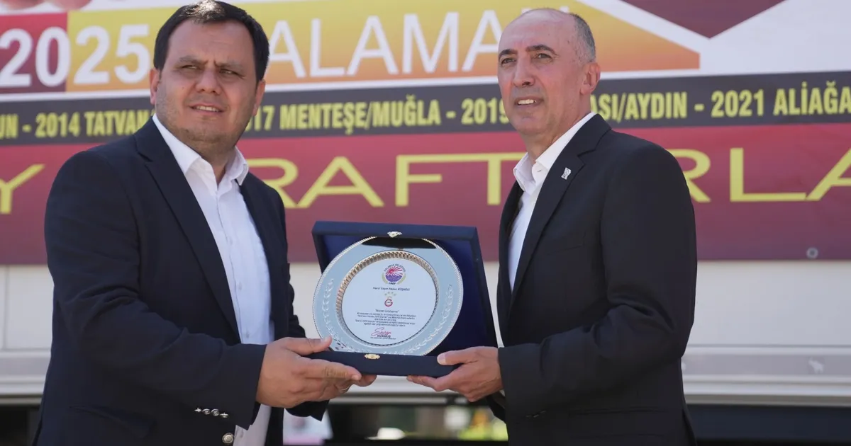 bremenden-uzanan-dost-eli-dalamana-ulasti-OBpeQFpb.webp
