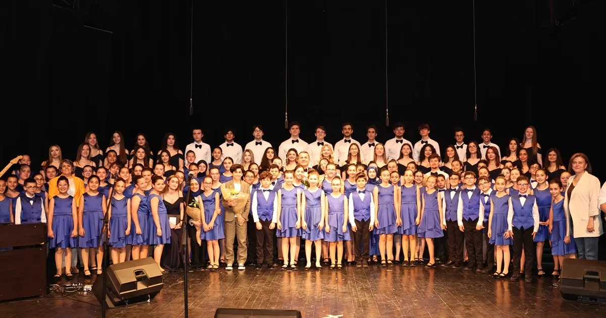 bursa-nilufer-cocuk-ve-genclik-korolari-yil-sonu-konserinde-buyuledi-AAxVvA8d.webp
