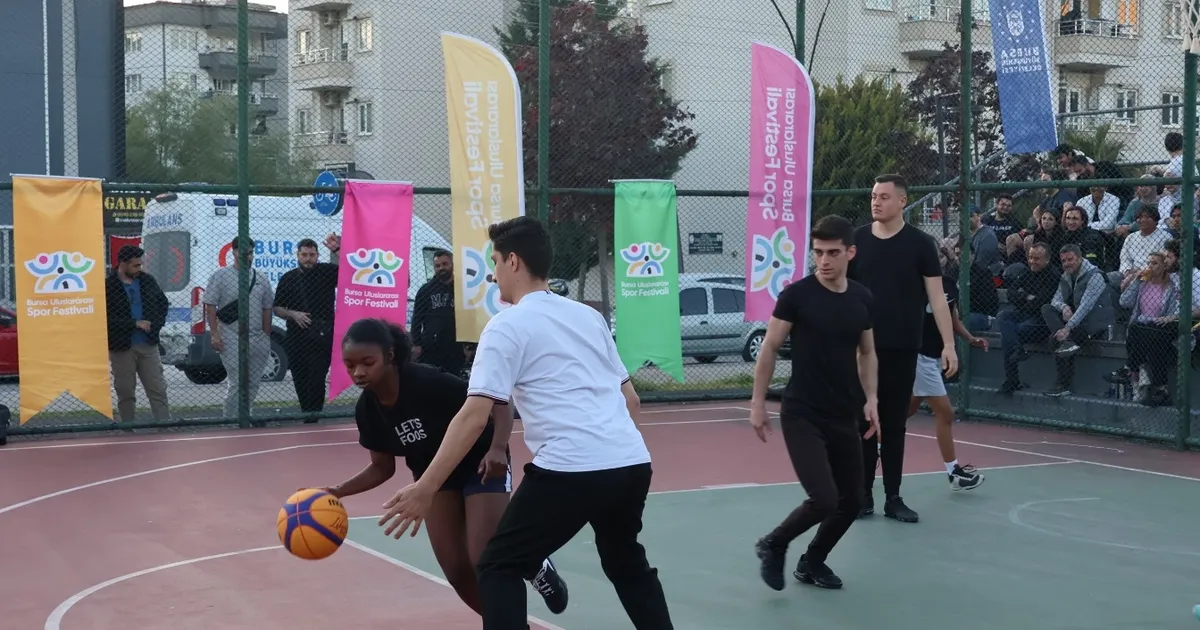 bursada-sokak-basketbolu-heyecani-43RMqMUl.webp