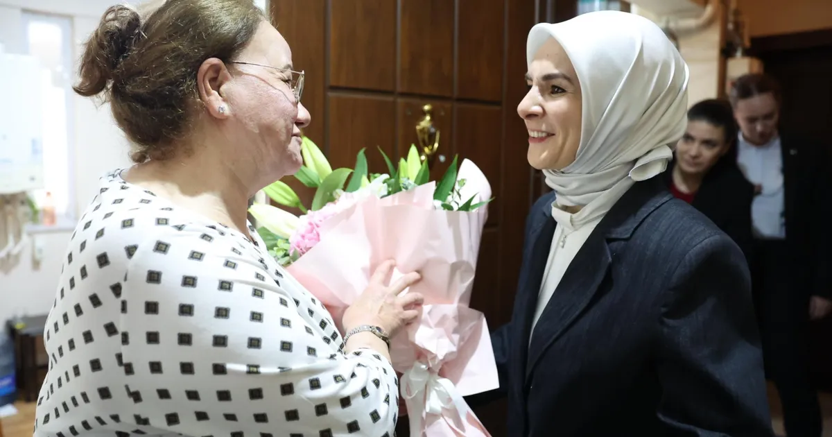 devlet-korumasindaki-cocuklarin-gonullu-annesine-bakan-goktastan-ziyaret-kd4w64uJ.webp