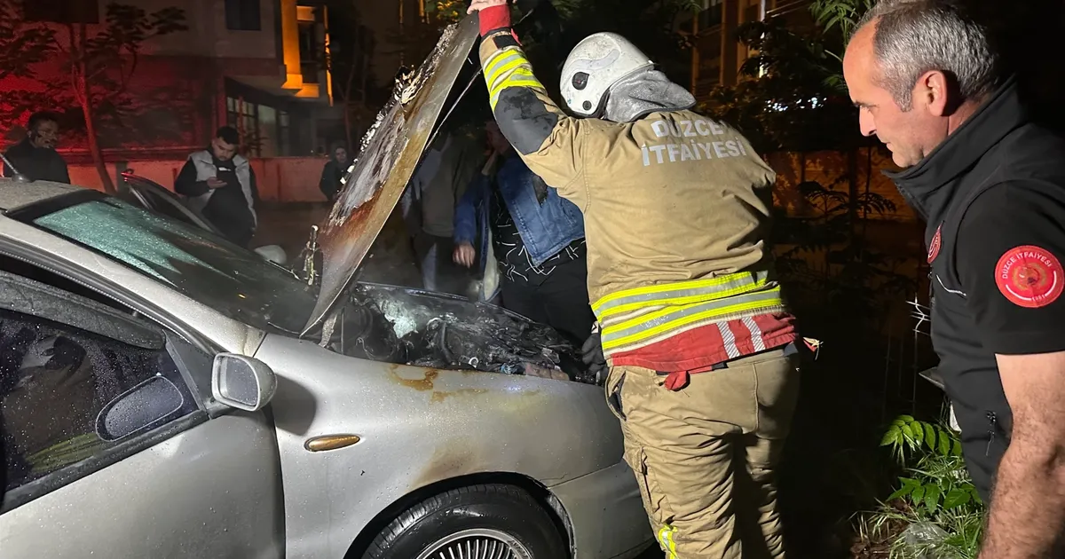 duzcede-otoparkta-otomobil-alev-aldi-2DNRw7kJ.webp