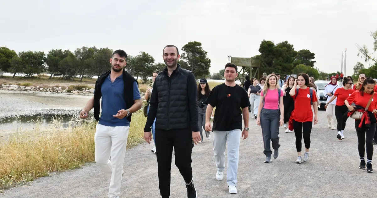 izmir-ciglide-genclik-ataturk-icin-yurudu-nVmdaiOk.webp