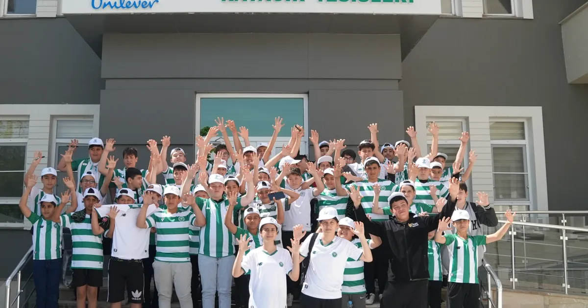 karatayli-cocuklar-konyaspor-antrenmanini-izledi-DGPqEYNM.webp