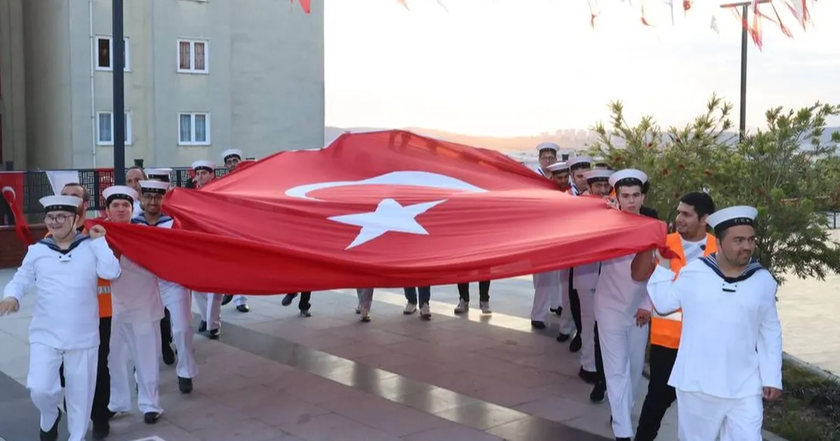 kocaeli-cayirovanin-ozel-askerlerine-kina-gecesi-9iDlKUCu.webp