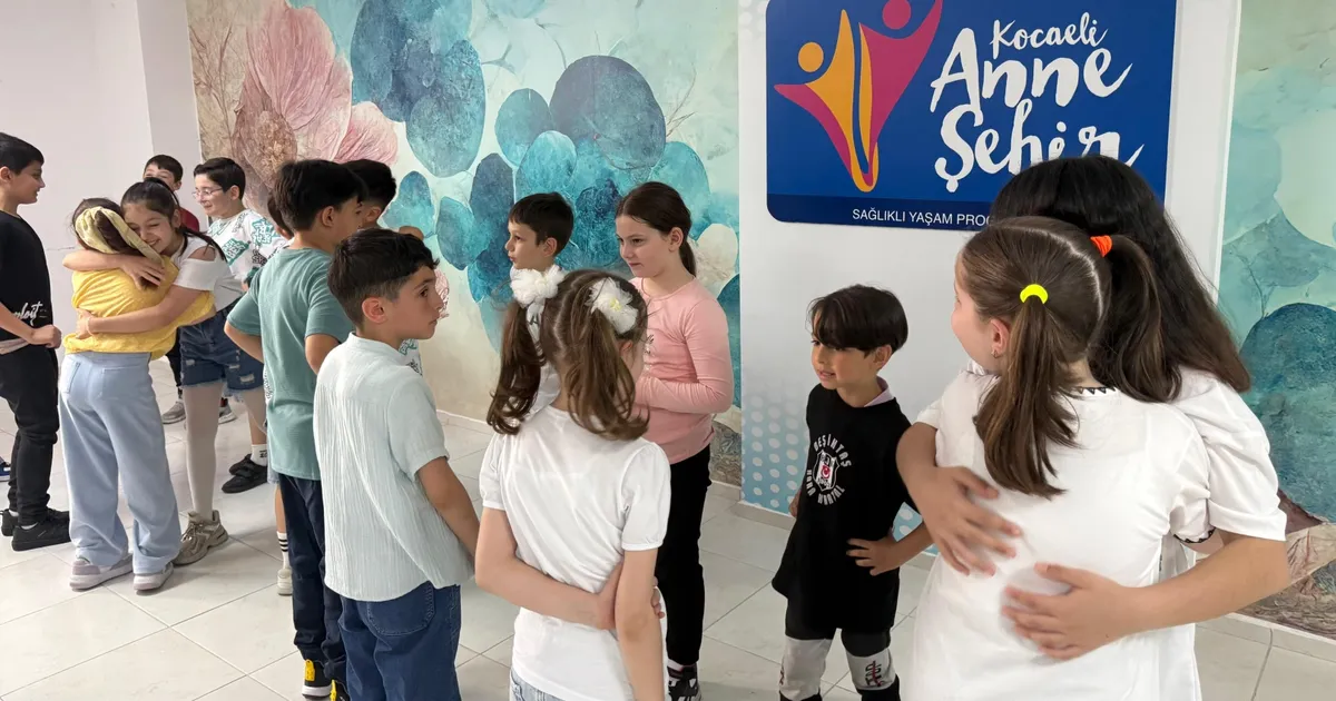 kocaelide-anne-sehir-ile-adim-adim-hayata-AXVynQDr.webp