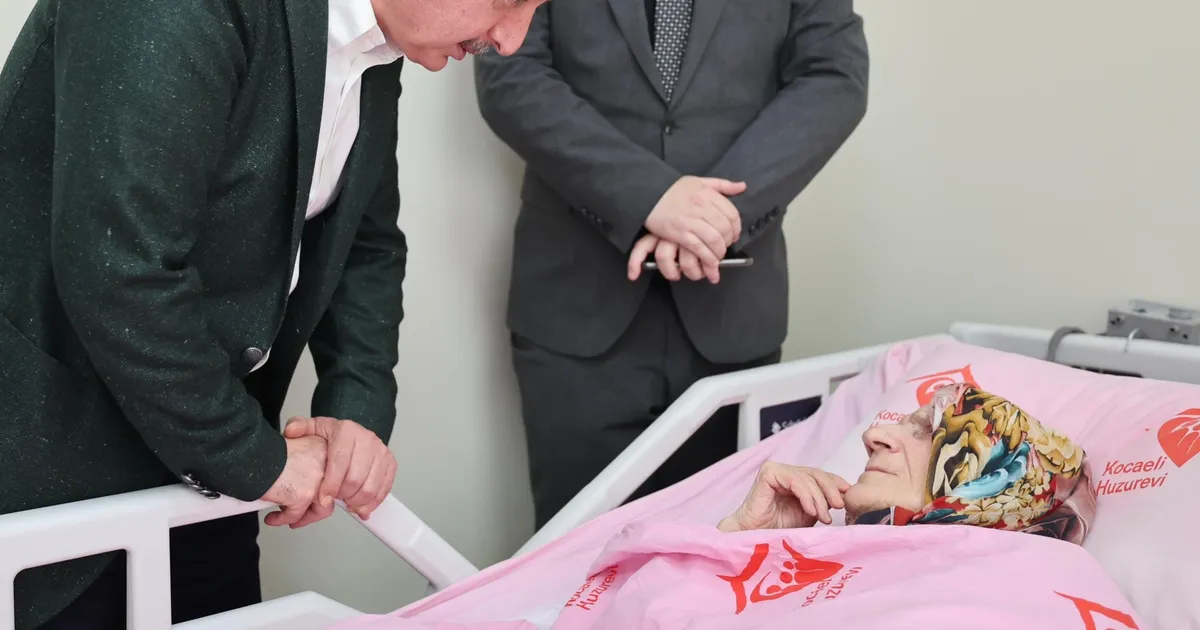 kocaelide-baskan-buyukakin-anneler-gununde-sehit-ailesi-ve-huzurevine-gitti-3ZPBeOUt.webp
