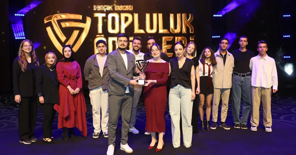 konya-genclik-meclisi-odullendirdi-uqy81Hwv.webp