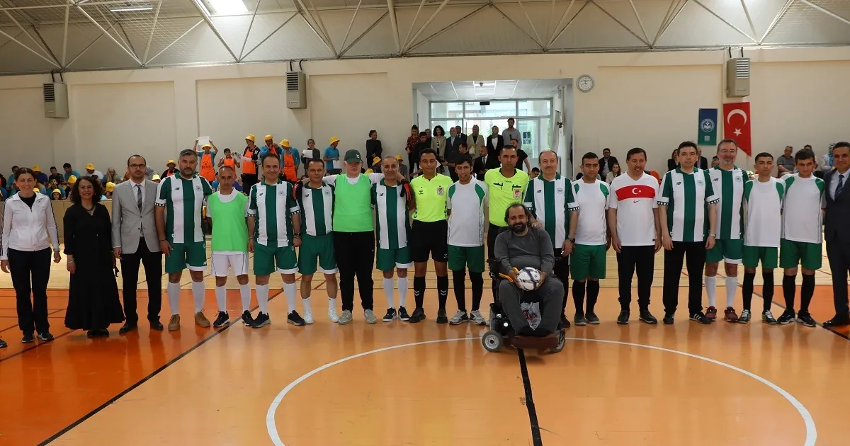 konya-karatayda-ozel-ogrenciler-futsalda-ter-doktu-S5tGXkgM.webp
