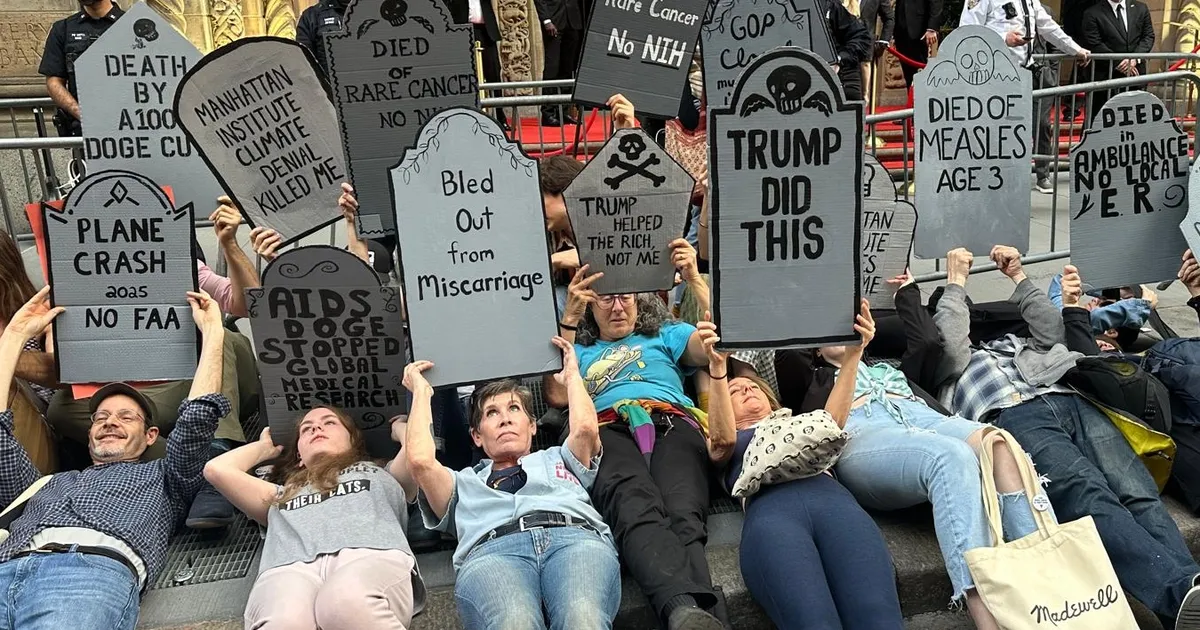 manhattanda-milyarder-galasina-protesto-soku-lKUGNPA3.webp