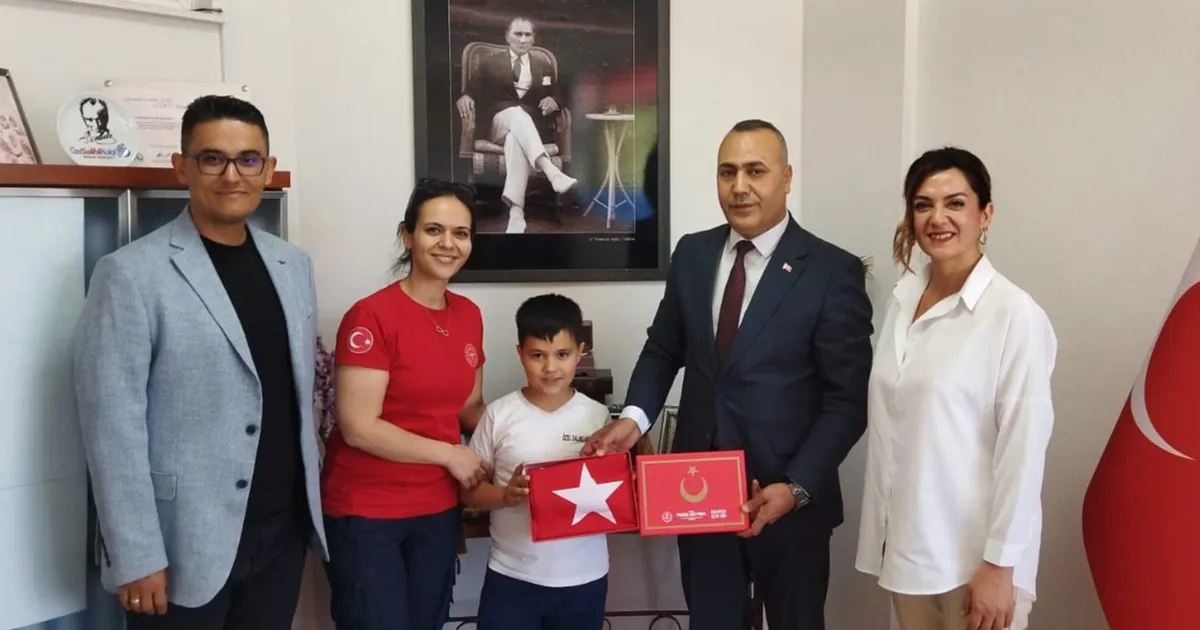 manisa-buyuksehir-sehit-suleyman-gurun-oglunun-ozel-gununu-unutmadi-YpYA2Wwg.webp