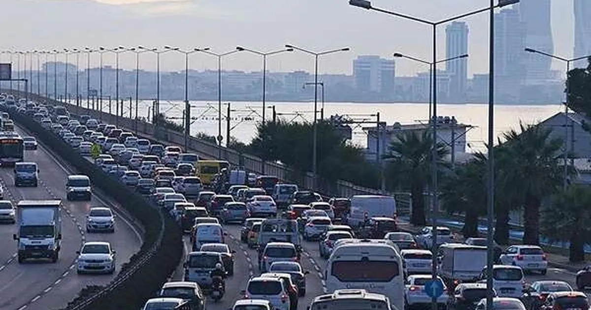 nisanda-191-bin-983-tasit-trafige-katildi-toplam-tasit-sayisi-32-milyona-yaklasti-cysFxyZL.webp