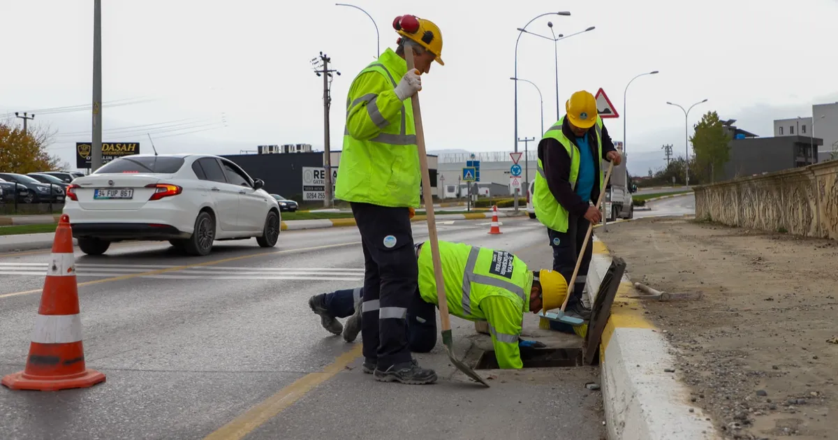 sakarya-altyapilarinda-yagis-oncesinde-hummali-temizlik-mn9yarGY.webp
