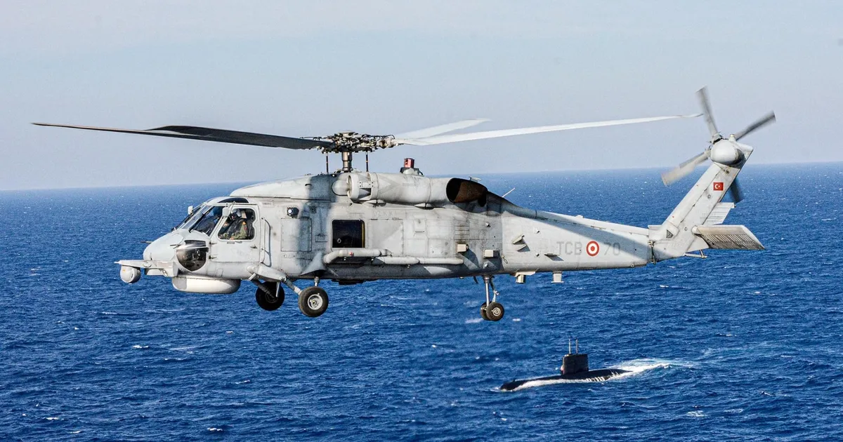 sh-70-helikopteri-denize-acil-inis-yapti-BFNaRb3y.webp
