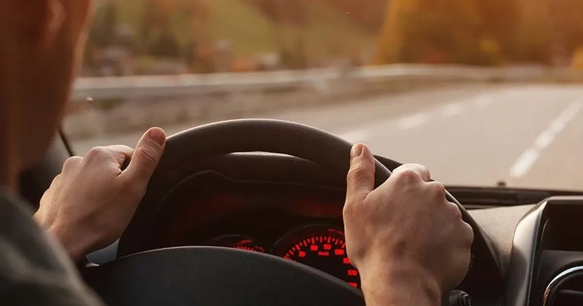trafikte-guvenli-surus-icin-uc-altin-kural-dikkat-daginikligi-felakete-yol-aciyor-OvtCTCf3.webp