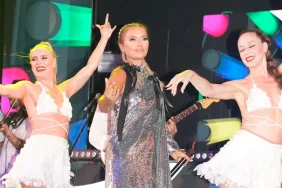 Demet Akalın Kemer’de unutulmaz bir geceye imza attı