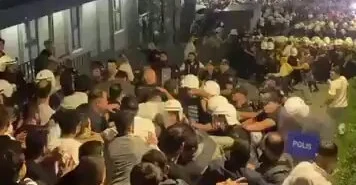 CHP İstanbul önünde tansiyon yükseldi!